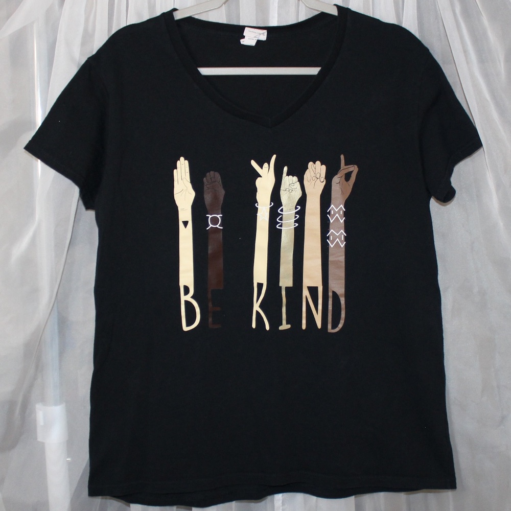 PreLoved Black "Be Kind" Tee shirt with v-neck in Sz (XL)
